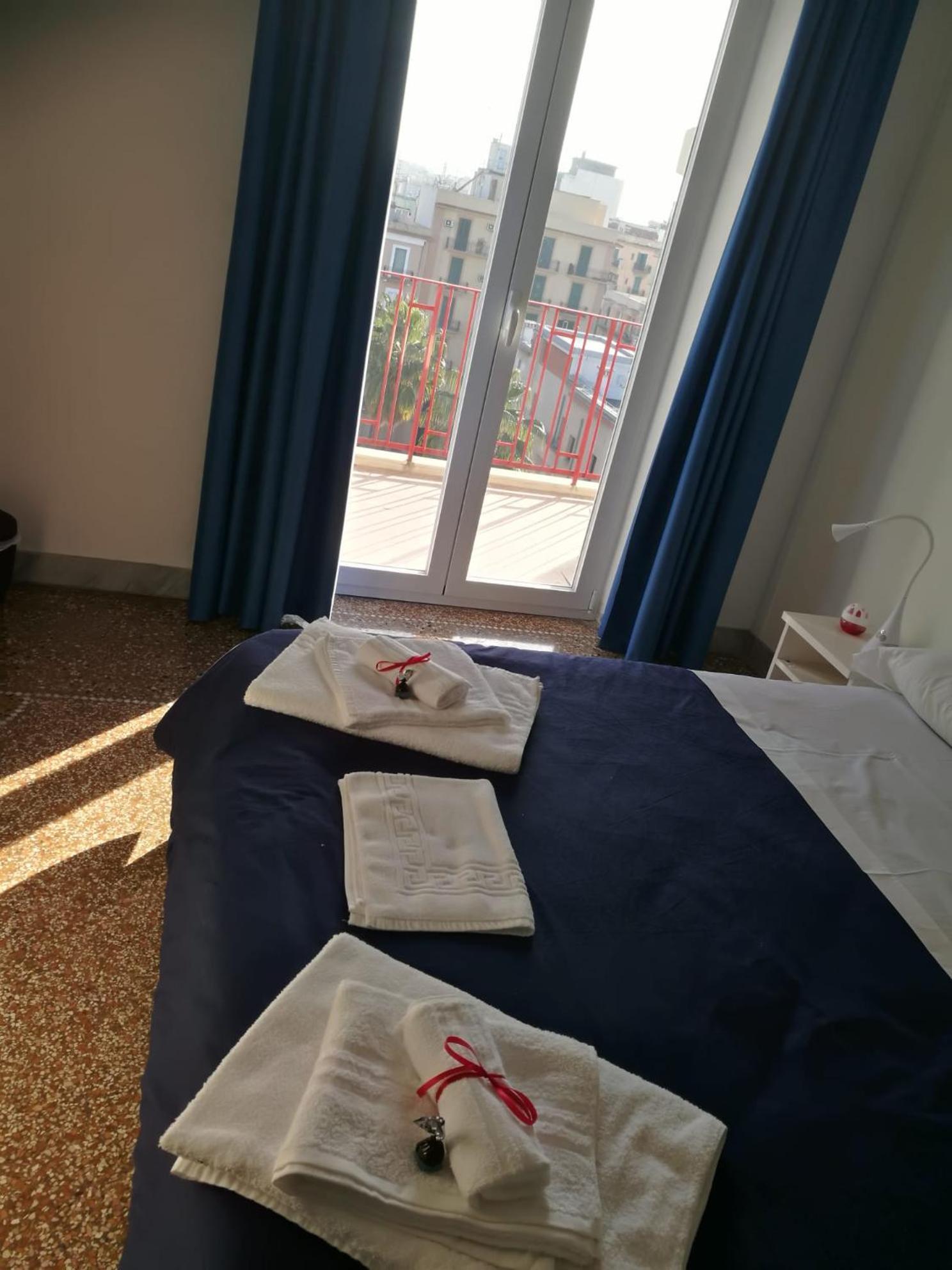 Settimo Sole Affitta Camere Taranto Exterior foto